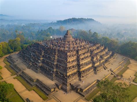 Le Temple Borobudur : Un Monument Historique Incroyable au Coeur du Java