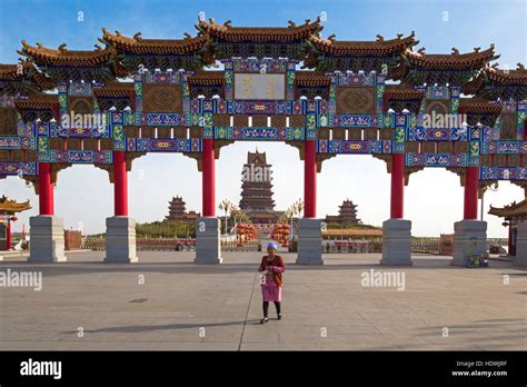 Le Temple de la Rivière Jaune : Un Oasis de Paix au Coeur de Jingmen !