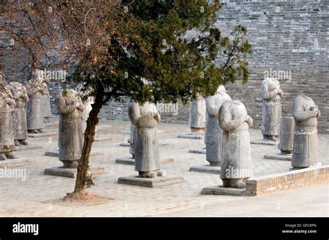 Le Mausolée de Li Zhi, Un Monument Impérial Intriguant et Mystérieux !