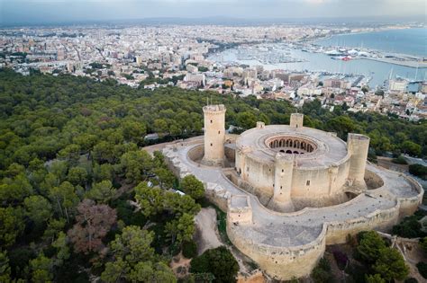 Le Château de Bellver, une forteresse médiévale aux vues imprenables sur Palma!