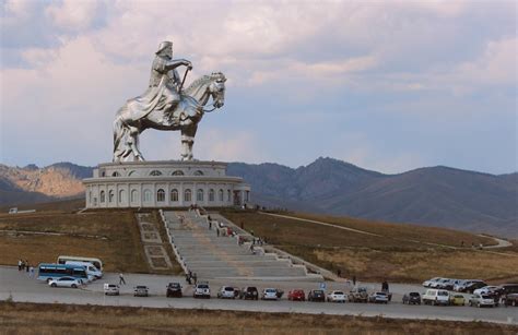 Le Tombeau de Genghis Khan : Une Odyssée Historique au Cœur de la Mongolie Intérieure !